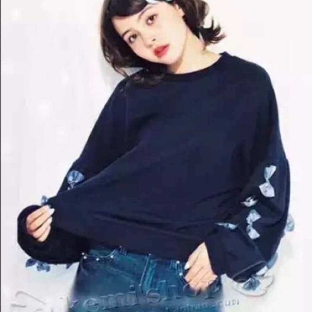 Cute sweatshirt in blue